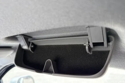 DG75BWE Volkswagen Transporter 2.0 TDI 110 Commerce Pro Van Thumbnail #36