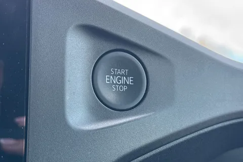 DG75BWE Volkswagen Transporter 2.0 TDI 110 Commerce Pro Van Thumbnail #42