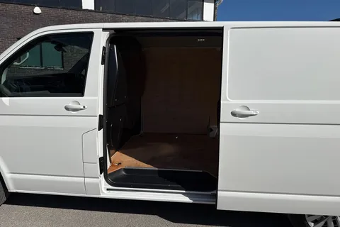 PF74MRX Volkswagen Transporter 2.0 TDI 150 Highline Van DSG Thumbnail #36