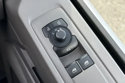 DG75BWE Volkswagen Transporter 2.0 TDI 110 Commerce Pro Van Thumbnail #43