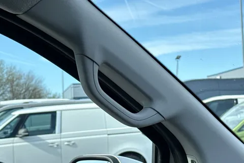 DG75BWE Volkswagen Transporter 2.0 TDI 110 Commerce Pro Van Thumbnail #46