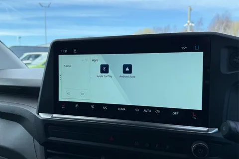 DG75BWE Volkswagen Transporter 2.0 TDI 110 Commerce Pro Van Thumbnail #48