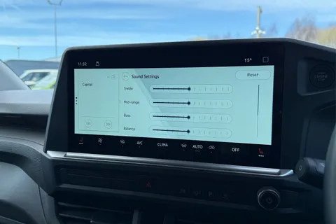 DG75BWE Volkswagen Transporter 2.0 TDI 110 Commerce Pro Van Thumbnail #52