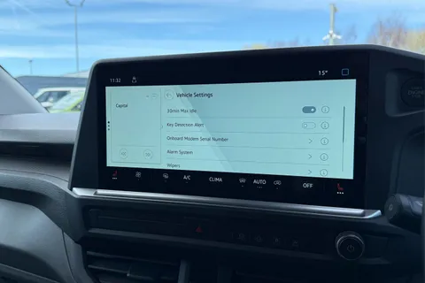 DG75BWE Volkswagen Transporter 2.0 TDI 110 Commerce Pro Van Thumbnail #53