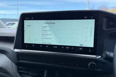 DG75BWE Volkswagen Transporter 2.0 TDI 110 Commerce Pro Van Thumbnail #54