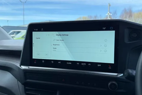 DG75BWE Volkswagen Transporter 2.0 TDI 110 Commerce Pro Van Thumbnail #55