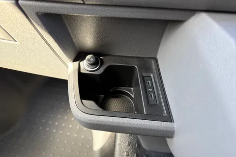 PF74MRX Volkswagen Transporter 2.0 TDI 150 Highline Van DSG Thumbnail #47