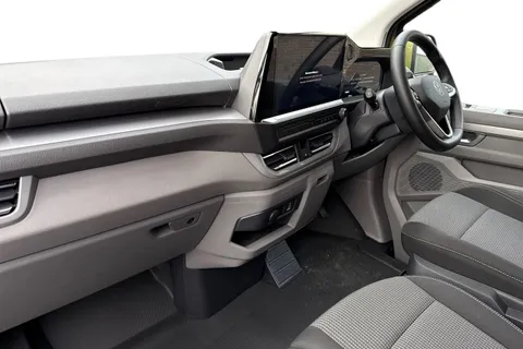 BA25KXR Volkswagen Transporter 2.0 TDI 150 Commerce Pro Van 8sp Automatic Thumbnail #15