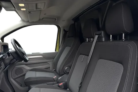 BA25KXR Volkswagen Transporter 2.0 TDI 150 Commerce Pro Van 8sp Automatic Thumbnail #16