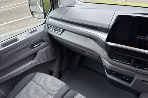 BA25KXR Volkswagen Transporter 2.0 TDI 150 Commerce Pro Van 8sp Automatic Thumbnail #20
