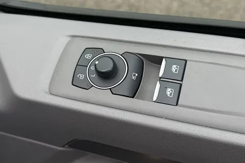BA25KXR Volkswagen Transporter 2.0 TDI 150 Commerce Pro Van 8sp Automatic Thumbnail #21