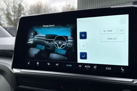 BA25KXR Volkswagen Transporter 2.0 TDI 150 Commerce Pro Van 8sp Automatic Thumbnail #22