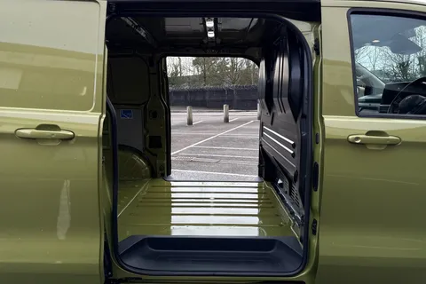 BA25KXR Volkswagen Transporter 2.0 TDI 150 Commerce Pro Van 8sp Automatic Thumbnail #29