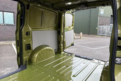 BA25KXR Volkswagen Transporter 2.0 TDI 150 Commerce Pro Van 8sp Automatic Thumbnail #30