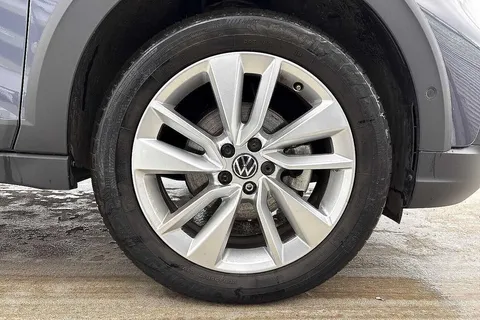 GJ25UMU Volkswagen Taigo 1.0 TSI 115 Match 5dr ⭐ 'IQ.Light' LED Matrix headligh | Light & Sight pack Thumbnail #5