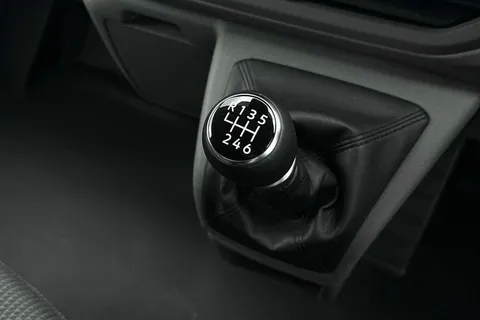 KY25PUK Volkswagen Transporter 2.0 TDI 150 Commerce Plus Van Thumbnail #20