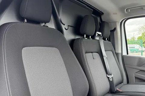 KY25PUK Volkswagen Transporter 2.0 TDI 150 Commerce Plus Van Thumbnail #21