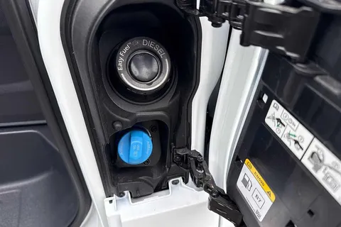 KY25PUK Volkswagen Transporter 2.0 TDI 150 Commerce Plus Van Thumbnail #25