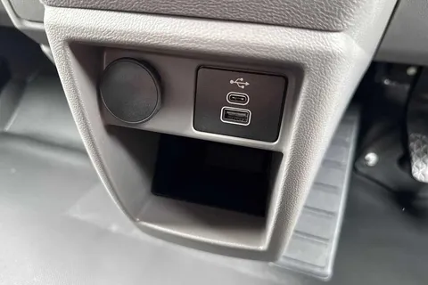 KY25PUK Volkswagen Transporter 2.0 TDI 150 Commerce Plus Van Thumbnail #35