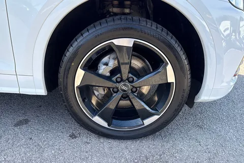 10 of 51 for Audi Q5 Black Edition 40 TDI quattro 190 PS S tronic