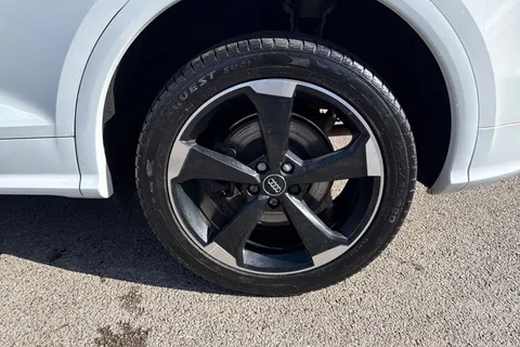 11 of 51 for Audi Q5 Black Edition 40 TDI quattro 190 PS S tronic