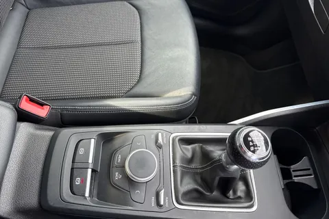 23 of 52 for Audi Q2 S line 1.0 TFSI 116 PS 6-speed