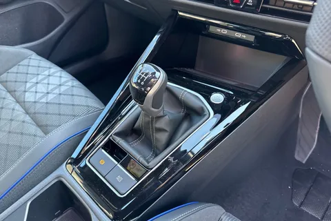  Volkswagen Golf 1.5 TSI Black Edition Euro 6 (s/s) 5dr Thumbnail #22