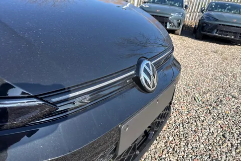  Volkswagen Golf 1.5 TSI Black Edition Euro 6 (s/s) 5dr Thumbnail #24