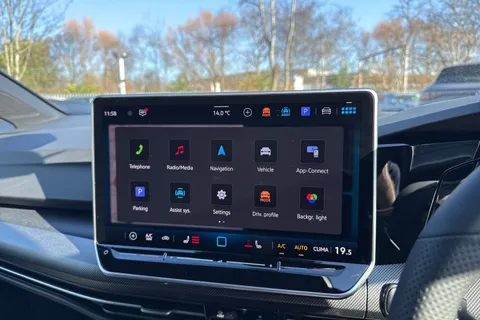  Volkswagen Golf 1.5 TSI Black Edition Euro 6 (s/s) 5dr Thumbnail #35