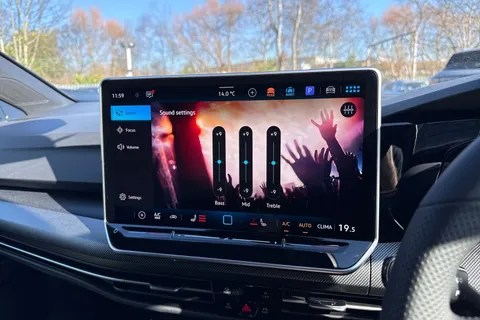  Volkswagen Golf 1.5 TSI Black Edition Euro 6 (s/s) 5dr Thumbnail #37