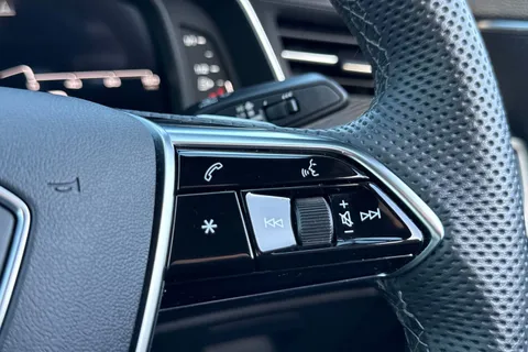 YY74PKK Audi A6 Saloon Black Edition 40 TFSI  204 PS S tronic Thumbnail #27