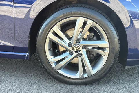 10 of 43 for VOLKSWAGEN GOLF 1.0 TSI Life 5dr