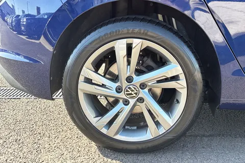 11 of 43 for VOLKSWAGEN GOLF 1.0 TSI Life 5dr