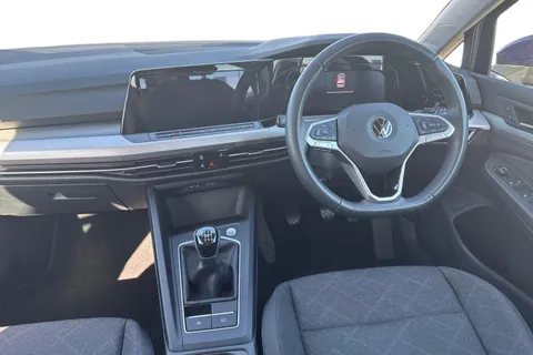 18 of 43 for VOLKSWAGEN GOLF 1.0 TSI Life 5dr