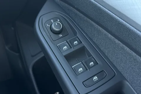 21 of 43 for VOLKSWAGEN GOLF 1.0 TSI Life 5dr