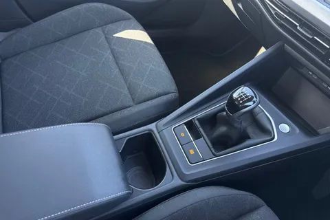 23 of 43 for VOLKSWAGEN GOLF 1.0 TSI Life 5dr