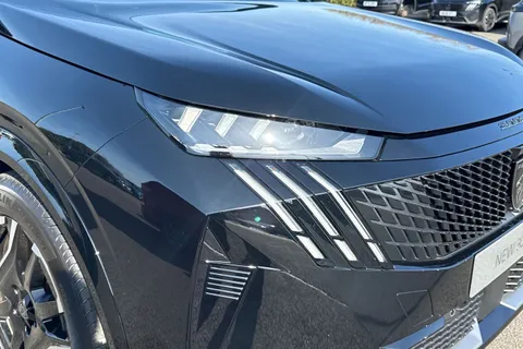 8 of 67 for PEUGEOT E-3008 73kWh GT Auto 5dr