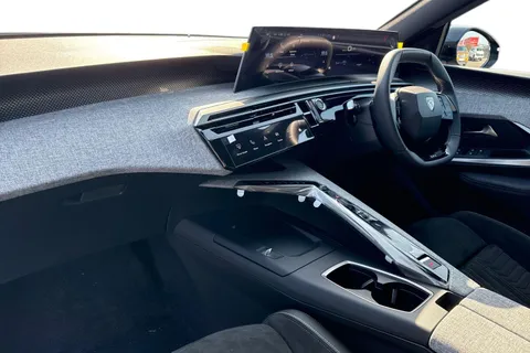 14 of 67 for PEUGEOT E-3008 73kWh GT Auto 5dr