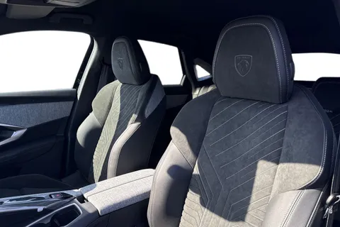 15 of 67 for PEUGEOT E-3008 73kWh GT Auto 5dr