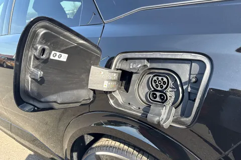 36 of 67 for PEUGEOT E-3008 73kWh GT Auto 5dr