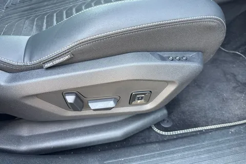 37 of 67 for PEUGEOT E-3008 73kWh GT Auto 5dr