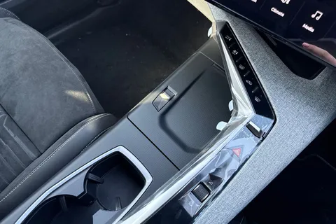 57 of 67 for PEUGEOT E-3008 73kWh GT Auto 5dr