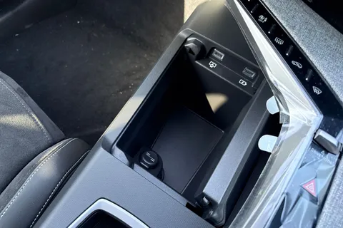 58 of 67 for PEUGEOT E-3008 73kWh GT Auto 5dr