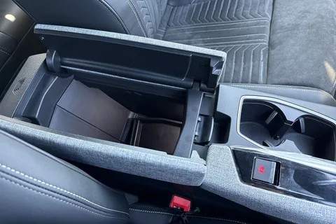 60 of 67 for PEUGEOT E-3008 73kWh GT Auto 5dr