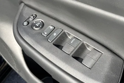 SA72UUW Honda Jazz 1.5 i-MMD Hybrid SR 5dr eCVT Thumbnail #32