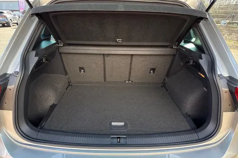 NV68BLF Volkswagen Tiguan 2.0 TDI R-Line DSG 4Motion Euro 6 (s/s) 5dr Thumbnail #7