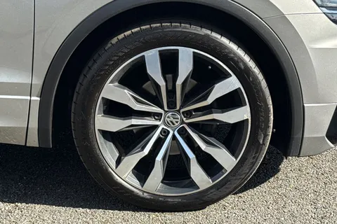 NV68BLF Volkswagen Tiguan 2.0 TDI R-Line DSG 4Motion Euro 6 (s/s) 5dr Thumbnail #10