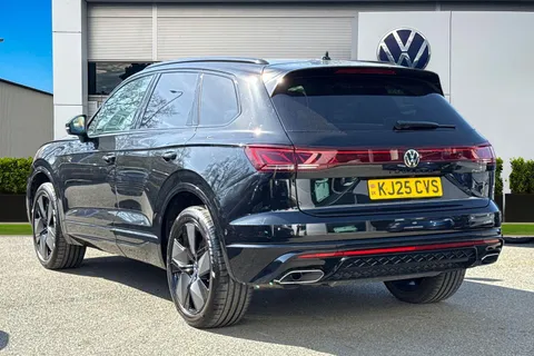 KJ25CVS Volkswagen Touareg 3.0 V6 TDI 4Motion 286 Black Edition 5dr Tip Auto | Heated Windscreen | ACC Thumbnail #3