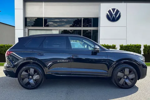 KJ25CVS Volkswagen Touareg 3.0 V6 TDI 4Motion 286 Black Edition 5dr Tip Auto | Heated Windscreen | ACC Thumbnail #4