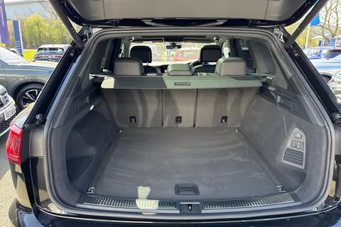 KJ25CVS Volkswagen Touareg 3.0 V6 TDI 4Motion 286 Black Edition 5dr Tip Auto | Heated Windscreen | ACC Thumbnail #8